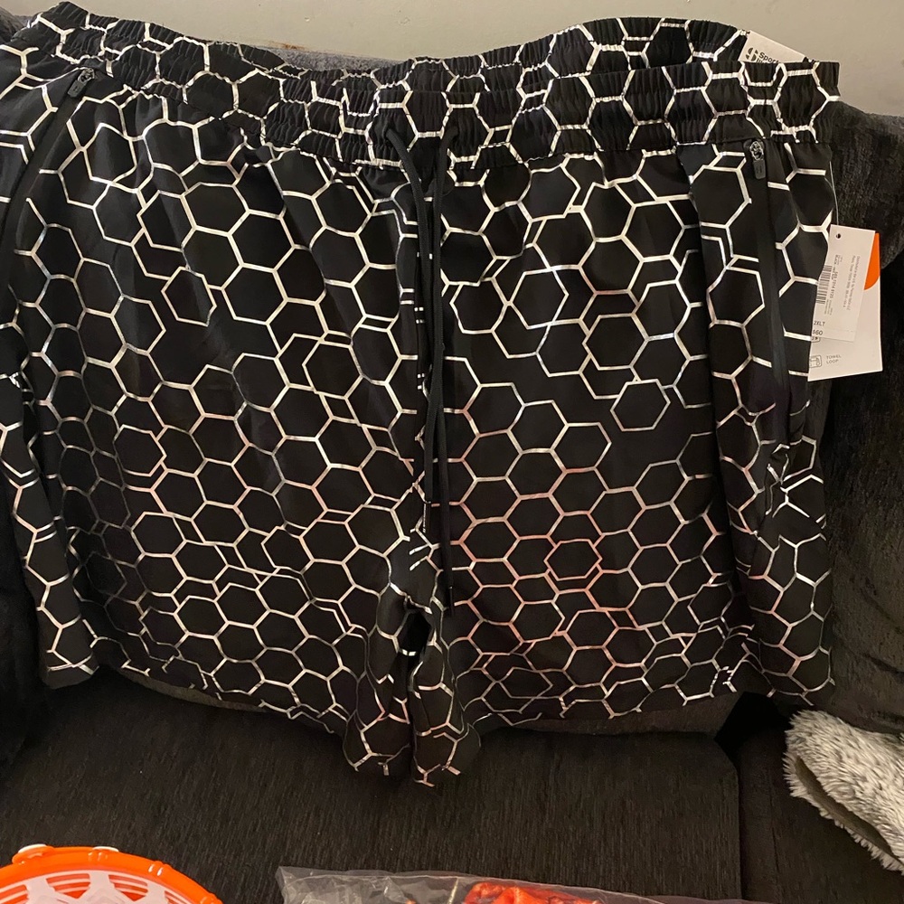 Sports Illustrated Black and White Hexagon Pattern Shorts
